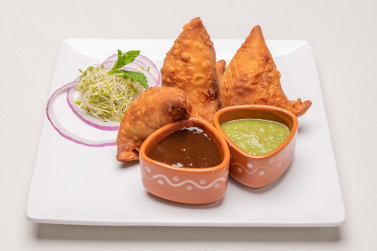 From Samosa Pav to Fusion Flavors: Exploring the City Samosa Menu